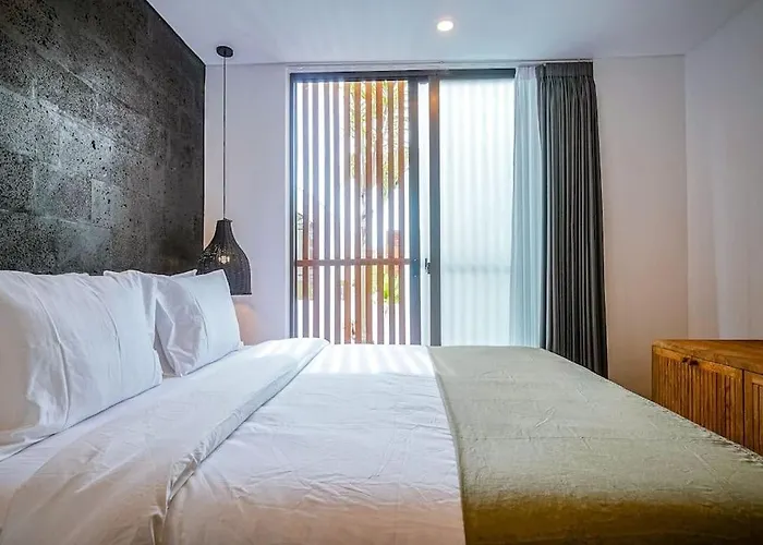 Tiny Villa Nyanyi - 2 Bedroom Stylish Villa Private Pool 5 Mins From Beach