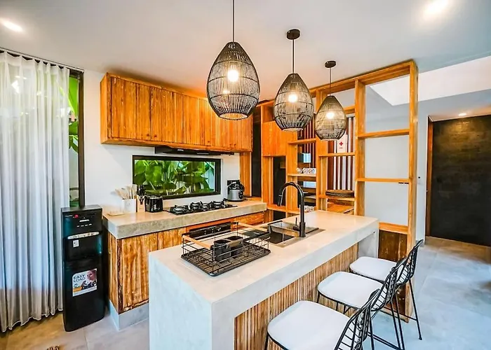 Tiny Villa Nyanyi - 2 Bedroom Stylish Villa Private Pool 5 Mins From Beach