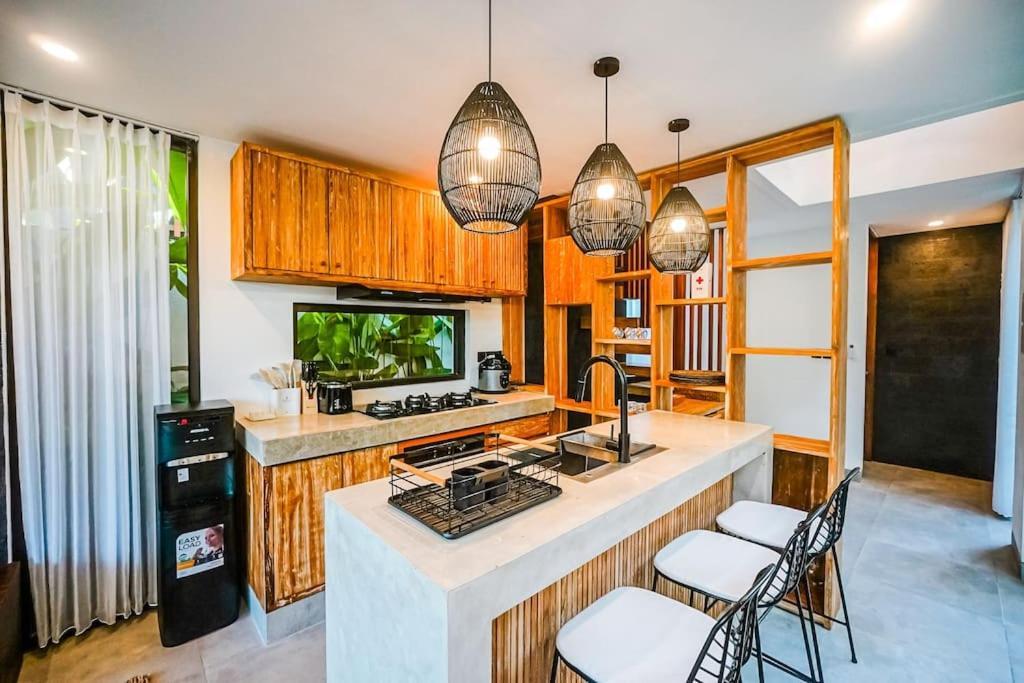 Villa Tiny Nyanyi - 2 Bedroom Stylish Private Pool 5 Mins From