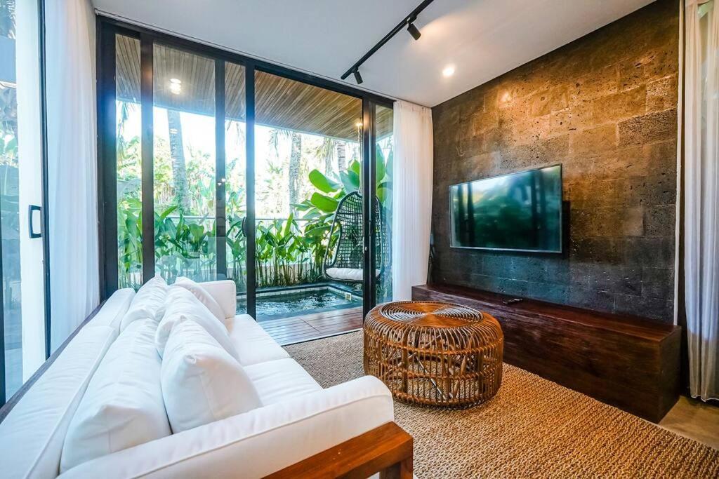 Tiny Nyanyi - 2 Bedroom Stylish Private Pool 5 Mins From Villa *